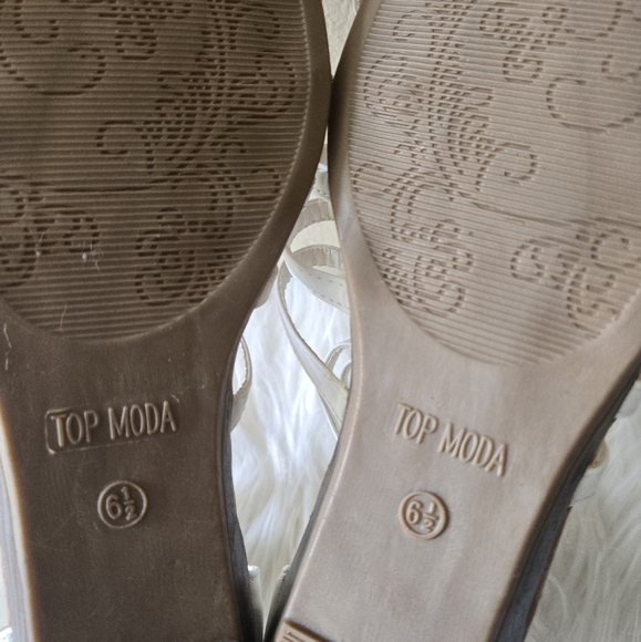 TOP Moda White and Gold Strappy Sandals Size 6 1/2 - Picture 5 of 5
